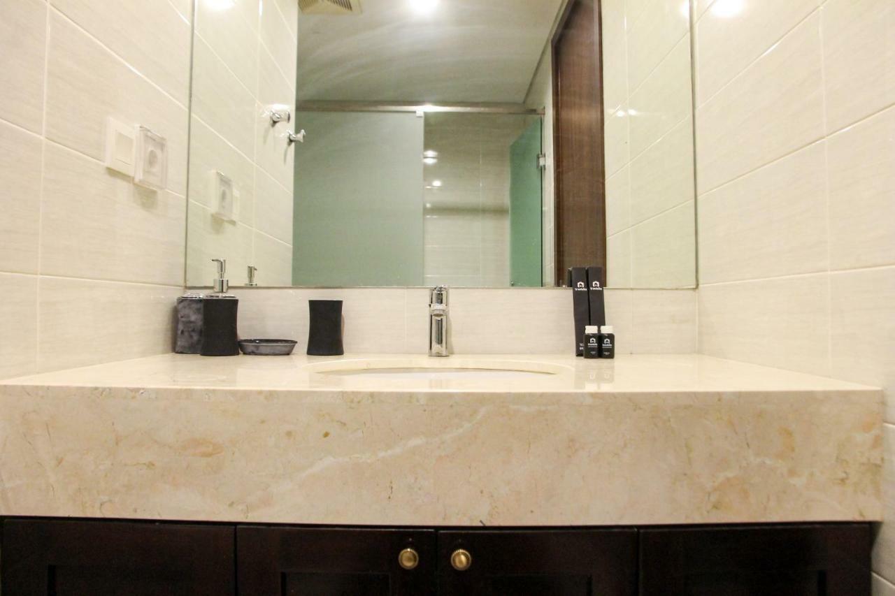 Elegant 1Br Kemang Village Apartment By Travelio Jacarta Exterior foto